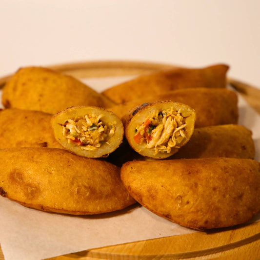 Pollo Mechado (Tiftik Tavuklu) Empanadas