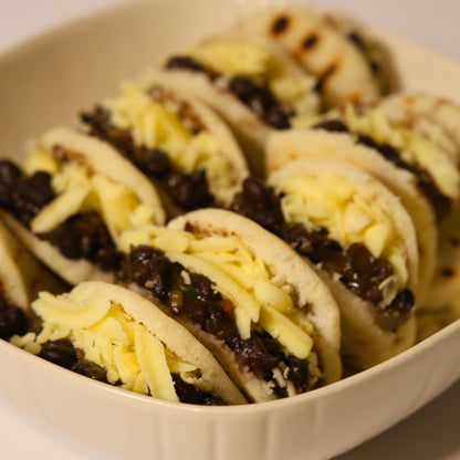Arepa Domino (Siyah Fasulye & Peynir)