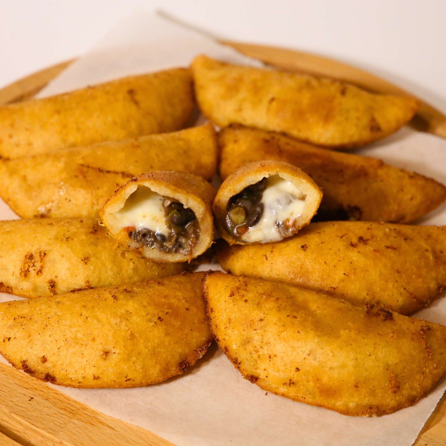 Domino (Peynirli & Siyah Fasulyeli) Empanadas