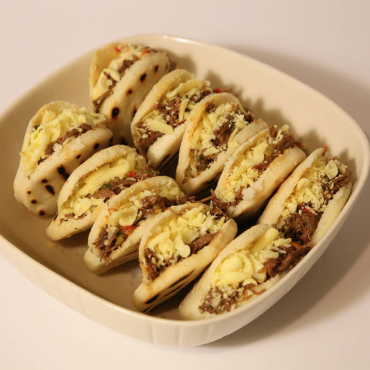 Arepa Pelua (Tiftik Etli & Kars Kaşarlı)