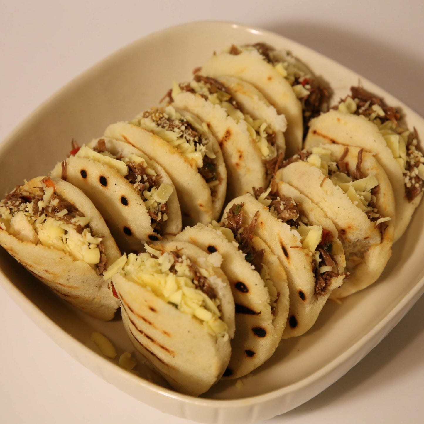 Arepa Pelua (Tiftik Etli & Kars Kaşarlı)