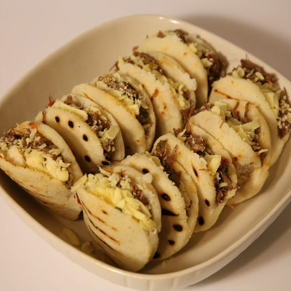 Arepa Pelua (Tiftik Etli & Kars Kaşarlı)