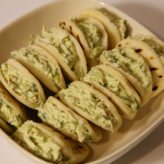 Arepa Reina Pepiada (Tavuklu & Avokadolu)