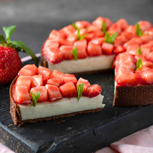 Yoğurtlu Çilekli Tart